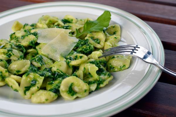 Rukkola pesztós házi orecchiette tészta
